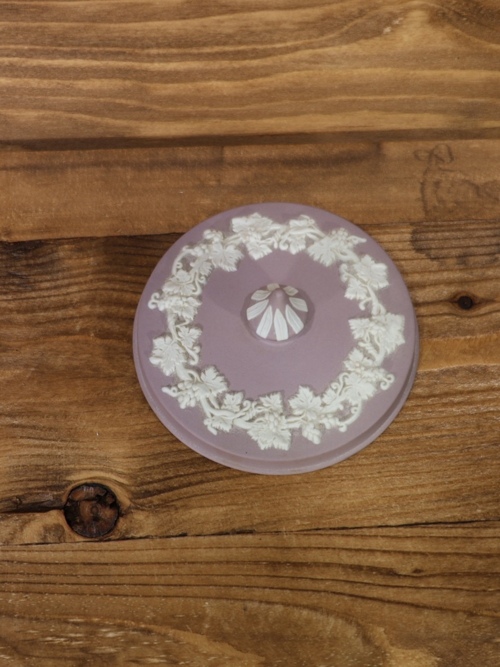 Round Lid Purple Jewelry Trinket Box With Grapevine Bas Reliefs Lilac Wedgwood - Picture 6 of 6